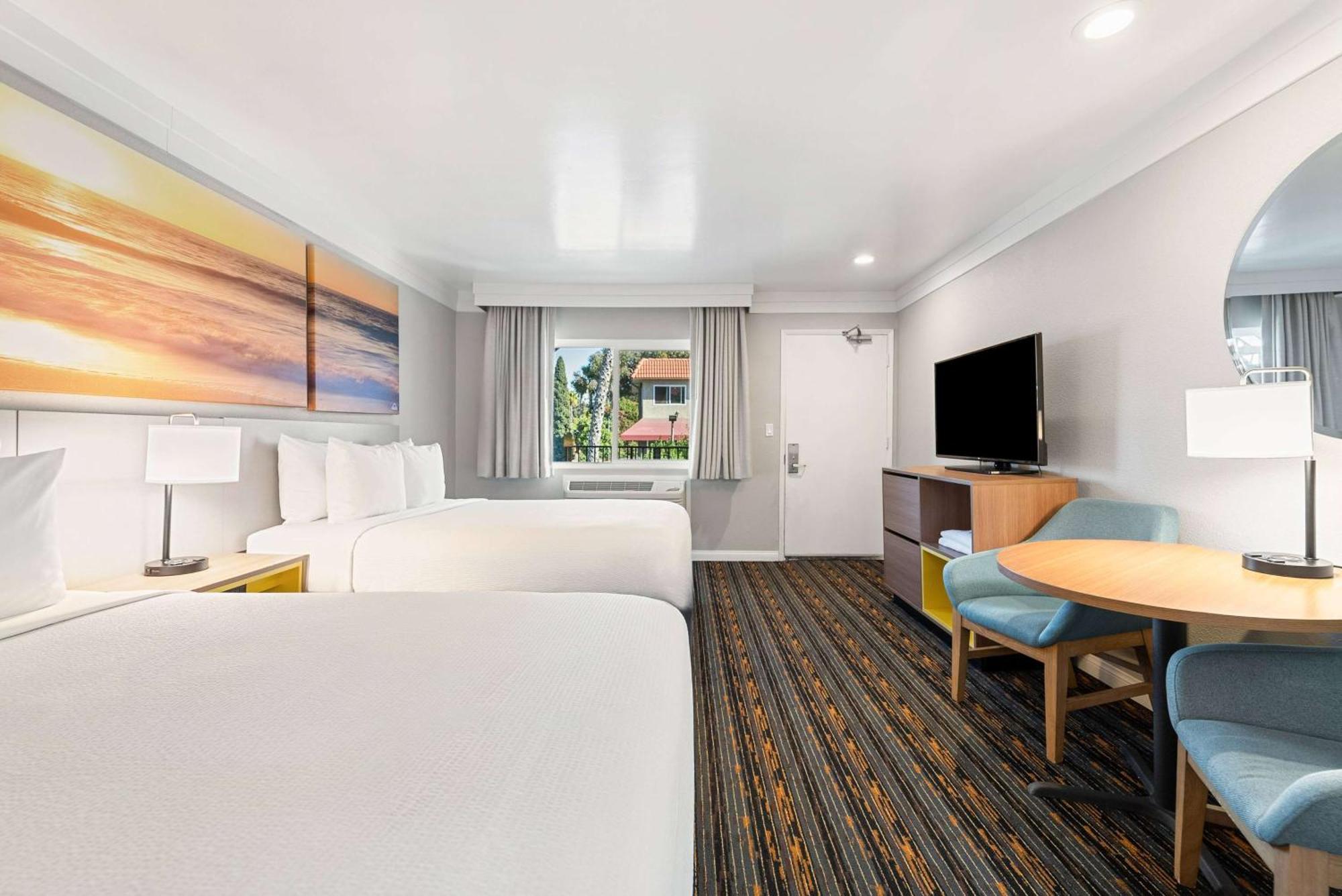 Days Inn By Wyndham San Diego Hotel Circle Eksteriør billede