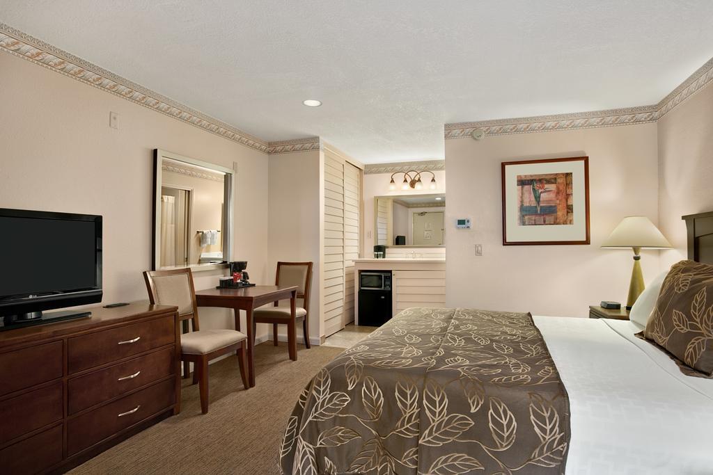 Days Inn By Wyndham San Diego Hotel Circle Eksteriør billede